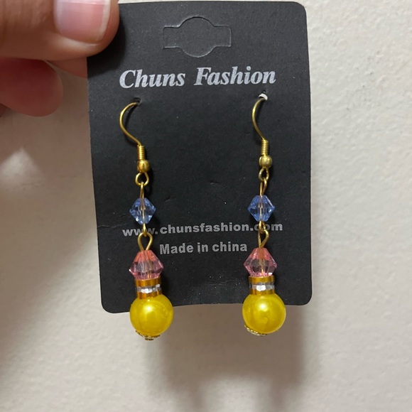 🌹 3 for $20 New 🎉 3 pairs of fish hook earrings - Picture 3 of 4